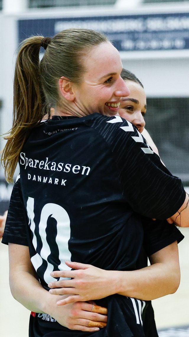 𝑽𝒐𝒓𝒆𝒔 𝑻𝒊𝒈𝒆𝒓𝒉𝒖𝒍𝒆 🐯

Vi savner alle jer fans, frivillige og sponsorer her i landsholdspausen, og derfor har vi fået lavet denne skønne stemningsvideo fra vores alles hjemmebane 🔥

God weekend 🖤

Tak til Subview for 🎥

#kbhbolddk #hovedstadenshåndboldhold #hovedstadensstærkeste #handball