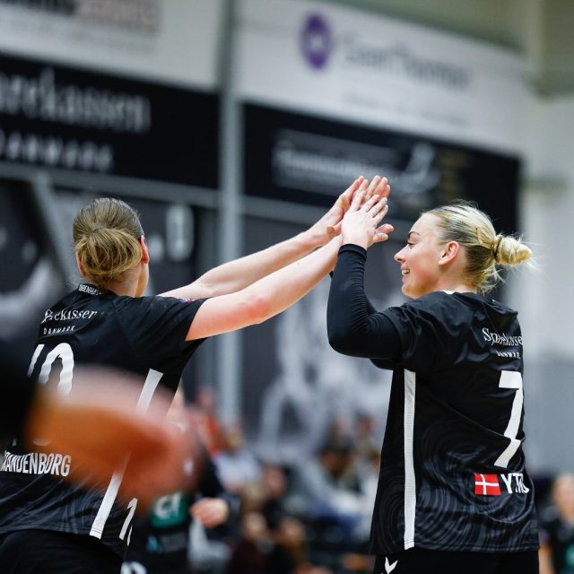 📸🐯

Tigerhulen leverede endnu engang 🔥

📸 @daneugenphotography 

#kbhbolddk #hovedstadenshåndboldhold #hovedstadensstærkeste #handball