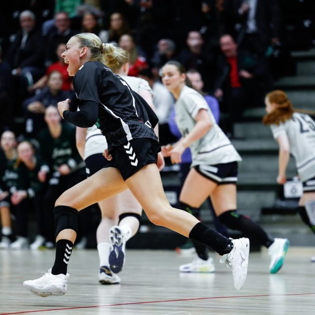 🐯🔥

Tigerhulen leverede endnu engang i går - wauw en stemning 🤩 

📸 @daneugenphotography 

#kbhbolddk #hovedstadenshåndboldhold #hovedstadensstærkeste #handball