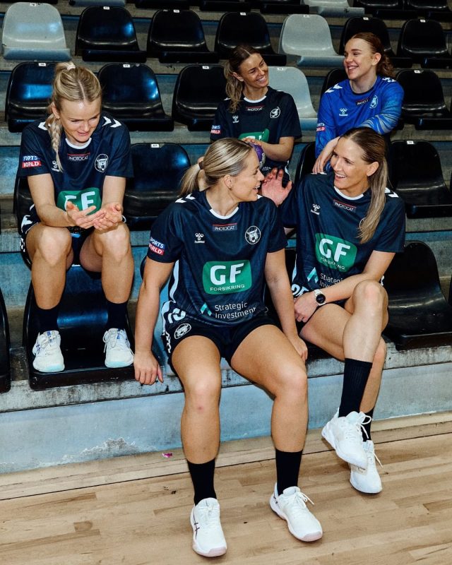 📸🐯

Når et samarbejde går op i en højere enhed. 
Tak til Sports World for en fed dag - her lidt billeder fra dagen 😎

#kbhbolddk #hovedstadenshåndboldhold #hovedstadensstærkeste #handball