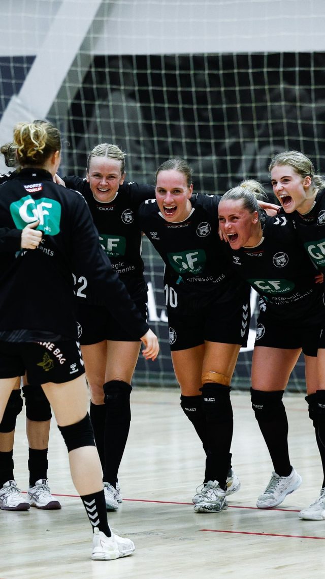 𝑻𝒂𝒓𝒈𝒆𝒕 ➡️ 𝒔𝒆𝒎𝒊𝒇𝒊𝒏𝒂𝒍𝒆𝒏

Jagten efter semifinalepladsen fortsætter i morgen i Horsens 🐯

KOM SÅ KØBENHAVN! 

#kbhbolddk #hovedstadenshåndboldhold #hovedstadensstærkeste #handball