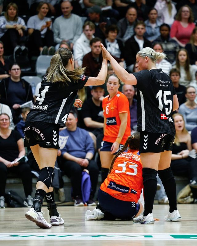 Sammen er vi stærkest 💪🏼

Tak for opbakningen i går København! 

𝘗𝘩𝘰𝘵𝘰 © 𝘋𝘢𝘯 𝘌𝘶𝘨𝘦𝘯 𝘗𝘩𝘰𝘵𝘰𝘨𝘳𝘢𝘱𝘩𝘺 

#kbhbolddk #hovedstadenshåndboldhold #hovedstadensstærkeste #handball