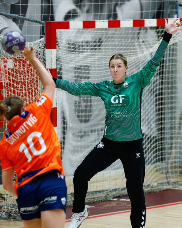 𝑻𝒉ö𝒓𝒏 𝒕𝒊𝒍𝒃𝒂𝒈𝒆

I går var første kamp tilbage i tigerburet for Martina ovenpå hendes barsel 👶🏼🐯

Velkommen tilbage Martina! 

𝘗𝘩𝘰𝘵𝘰 © 𝘋𝘢𝘯 𝘌𝘶𝘨𝘦𝘯 𝘗𝘩𝘰𝘵𝘰𝘨𝘳𝘢𝘱𝘩𝘺 

#kbhbolddk #hovedstadenshåndboldhold #hovedstadensstærkeste #handball