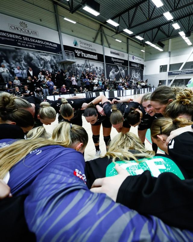 𝑻𝒊𝒍 𝒌𝒂𝒎𝒑 𝒇𝒐𝒓 𝒉𝒐𝒗𝒆𝒅𝒔𝒕𝒂𝒅𝒆𝒏

I aften skal vi holde drømmen om en semifinaleplads åben 🐯

KOM SÅ KØBENHAVN!

𝘗𝘩𝘰𝘵𝘰 © 𝘋𝘢𝘯 𝘌𝘶𝘨𝘦𝘯 𝘗𝘩𝘰𝘵𝘰𝘨𝘳𝘢𝘱𝘩𝘺 

#kbhbolddk #hovedstadenshåndboldhold #hovedstadensstærkeste #handball