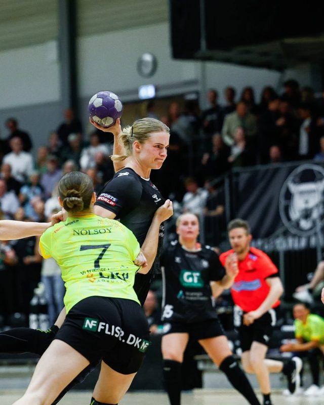 🐯📸

Kunne I også godt lige genopleve kampen i går? 😏

𝘗𝘩𝘰𝘵𝘰 © 𝘋𝘢𝘯 𝘌𝘶𝘨𝘦𝘯 𝘗𝘩𝘰𝘵𝘰𝘨𝘳𝘢𝘱𝘩𝘺 

#kbhbolddk #hovedstadenshåndboldhold #hovedstadensstærkeste #handball