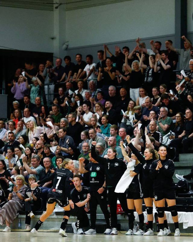 Kære fans, sponsorer, frivillige, håndbolddanmark og ikke mindst hele København! 

Om 24 timer melder vi endelig positivt nyt ud omkring klubbens fremtid.

Stay tuned! 

#kbhbolddk #hovedstadenshåndboldhold #hovedstadensstærkeste #handball