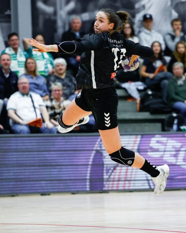 𝑴𝒖𝒍𝒊𝒈𝒉𝒆𝒅 𝒇𝒐𝒓 𝒓𝒆𝒌𝒐𝒓𝒅𝒆𝒓𝒏𝒆𝒔 𝒂𝒇𝒕𝒆𝒏

Tabea Schmid står pt. noteret for 268 mål i indeværende sæson i Kvindeligaen, og med to mål i aftenens opgør, vil hun dermed overhale Kristina Jørgensens rekord på 269 mål i en sæson.

Vi tror på det 🐯🇨🇭🔥

𝘗𝘩𝘰𝘵𝘰 © 𝘋𝘢𝘯 𝘌𝘶𝘨𝘦𝘯 𝘗𝘩𝘰𝘵𝘰𝘨𝘳𝘢𝘱𝘩𝘺 

#kbhbolddk #hovedstadenshåndboldhold #hovedstadensstærkeste #handball